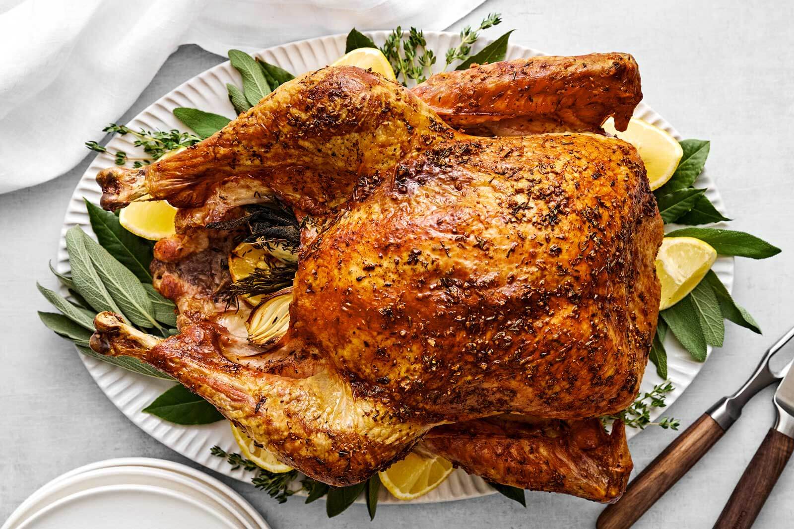 Easy Thanksgiving Turkey: Achieve a Perfect, Juicy Centerpiece